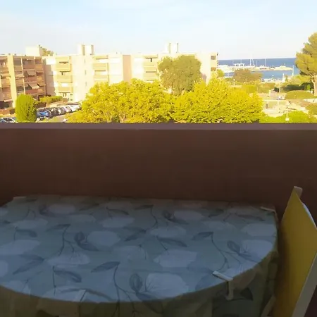 T2 La Faviere, A 150 M De La Mer, Garage, Piscine